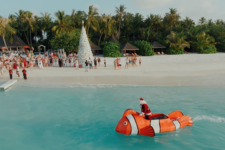 Santa Arrival to vilu reef 2025