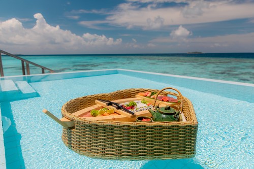 Sushi Sashimi Floating Delights 8 R