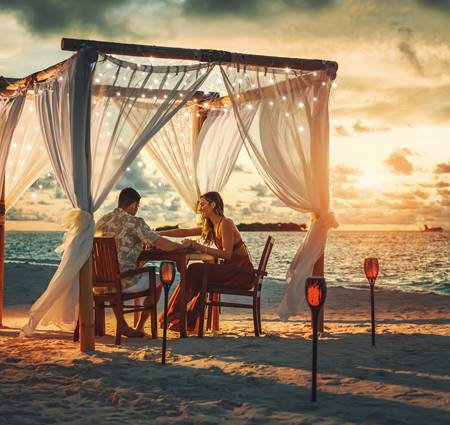 Romantic dinner on a beach at Sun Siyam Vilu Reef