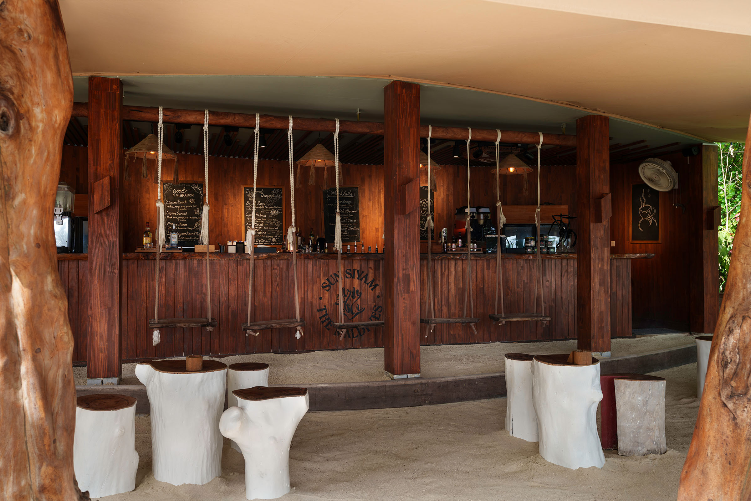 Siyam World Good Vibrations Bar 2 (1)