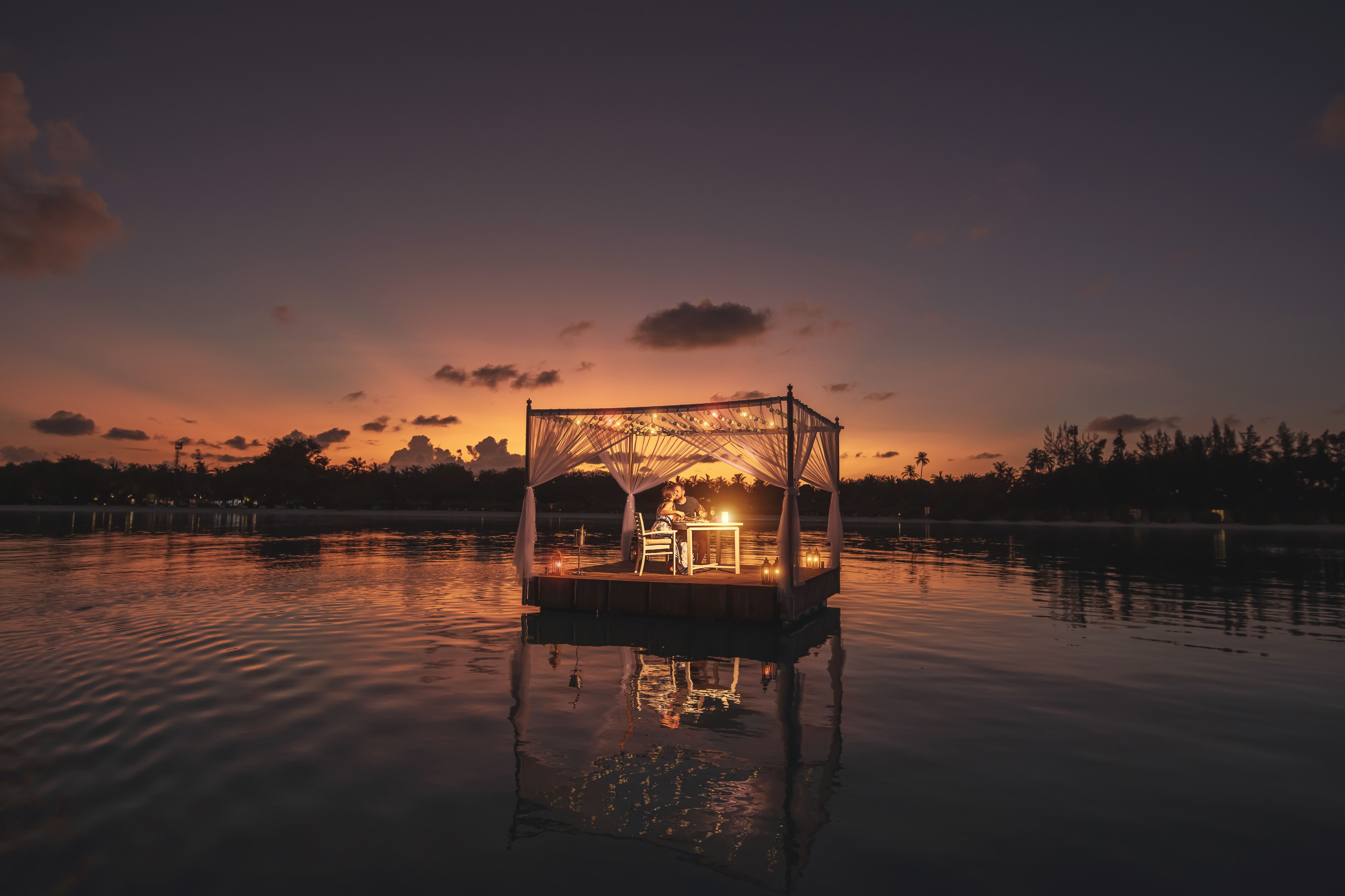 Experiences Hero 2 Min