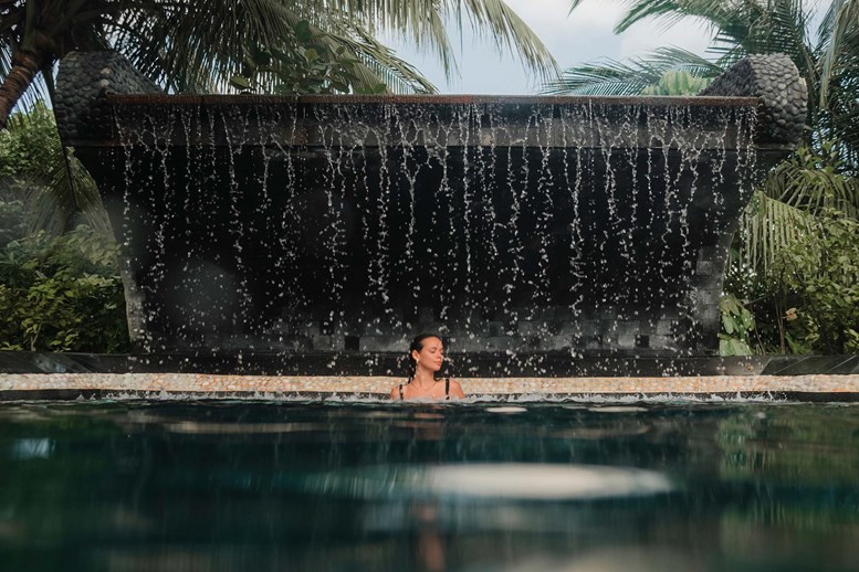 Fluid Bar at Sun Siyam Iru Fushi