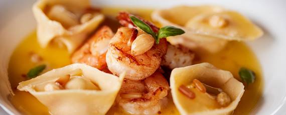 Seafood cuisine with white wine_2